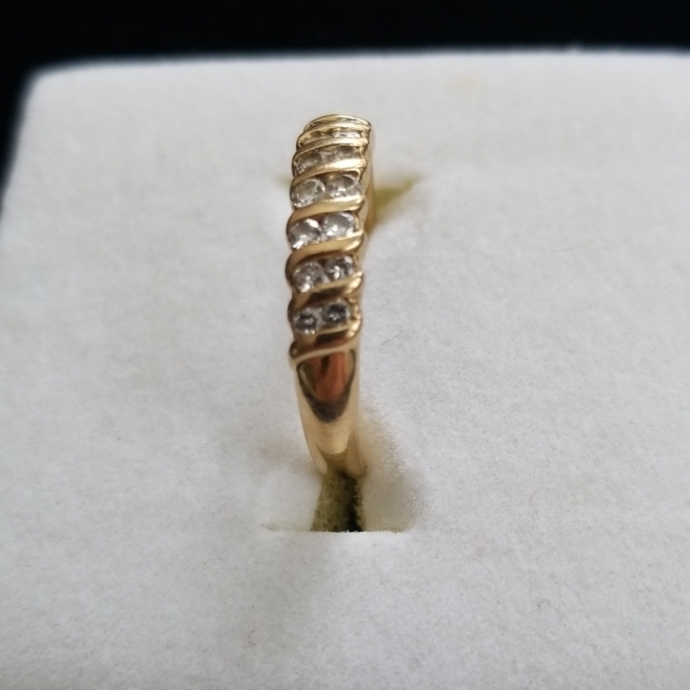 14k gold diamond band size 7 - Picture 2 of 4